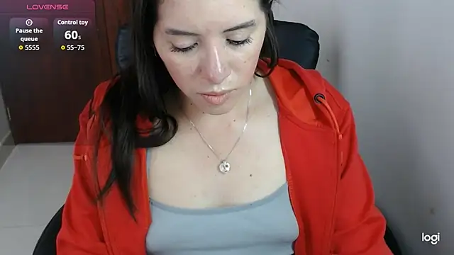 spicey_latina Adlı Modelin Canlı XXX Sohbeti