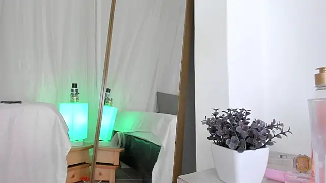 Petite_Lucieのウェブカメラショー