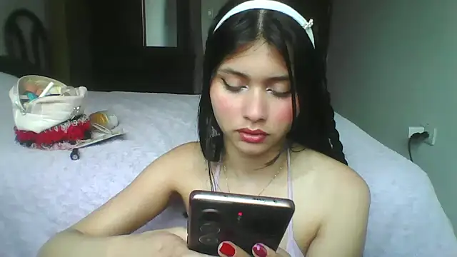 Isaa-bell élő XXX-chatje