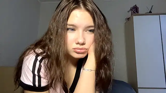 PluralSind Adlı Modelin Canlı XXX Sohbeti