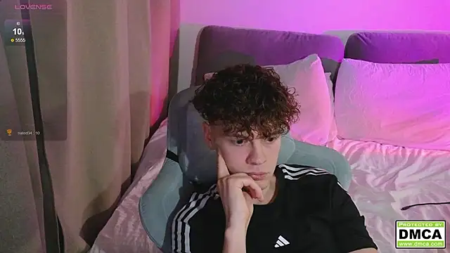 cute_thomas 在線直播表演