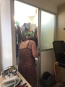 WHITEWOMEN_2's Live XXX Chat