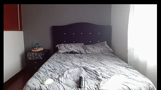 دردشة Emilia_1995 الجنسية المباشرة