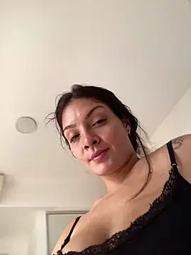 Danielaeliana 现场XXX聊天