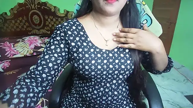 BengaliQueenStar Adlı Modelin Canlı XXX Sohbeti