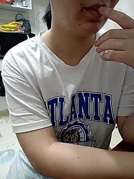 XXX chat uživo modela Emi_hot1