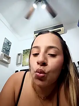 ashley69_brown Adlı Modelin Web Kamerası Şovu