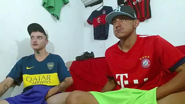 skinny23cm Adlı Modelin Canlı XXX Sohbeti