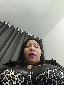 Chat XXX en directo de LeizaMagnus