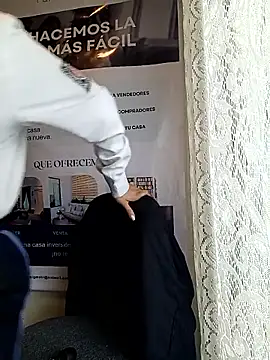 Chatroom XXX en direct de Valentina--1