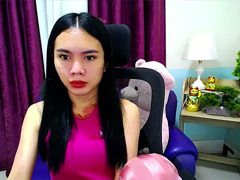 Show modela devine_goddess na web-kameri