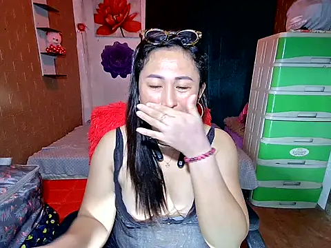 Ugly-Filipina's Live XXX Chat