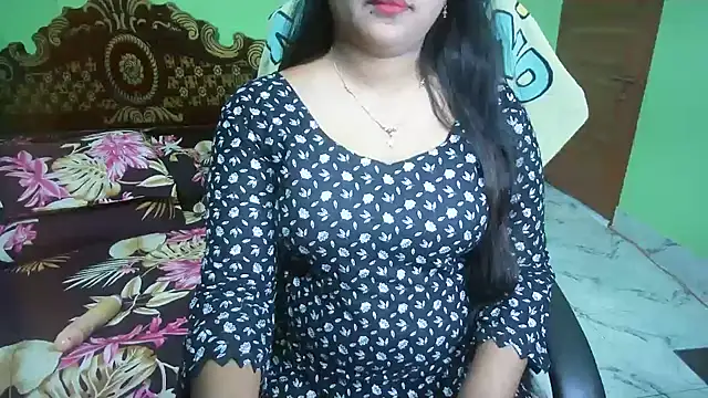 BengaliQueenStar Adlı Modelin Canlı XXX Sohbeti