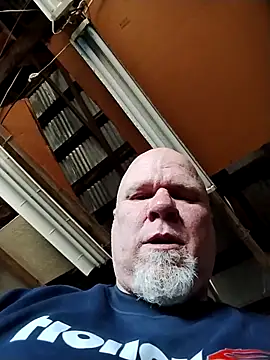 Reddog833 即時 XXX 聊天