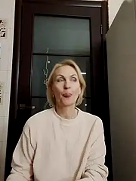 Show modela MichelleSolis na web-kameri