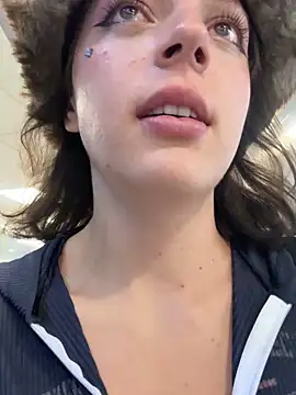 Ryan_ruru Adlı Modelin Canlı XXX Sohbeti