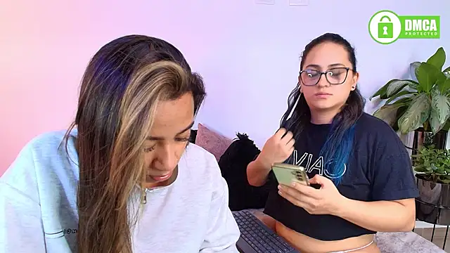 Jules_n_Gia 在線直播表演