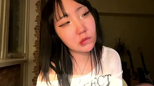 Yunananaa Chat XXX live