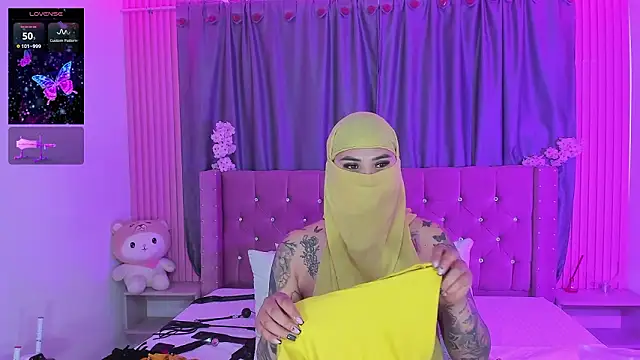 Nayla-Mouna Pertunjukan Webcam