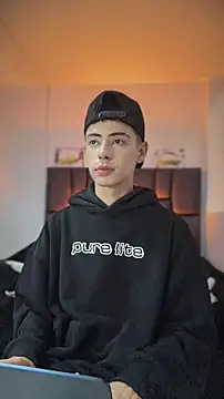 Sebastian_ReedのライブXXXチャット