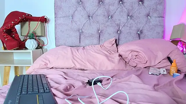 Skye_Moore: онлайн-секс-чат