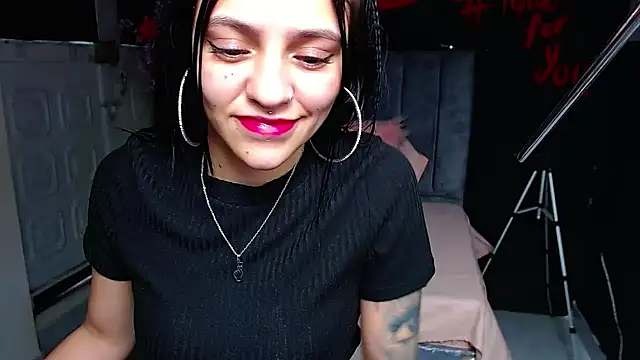 Violettasquirt Chat XXX live