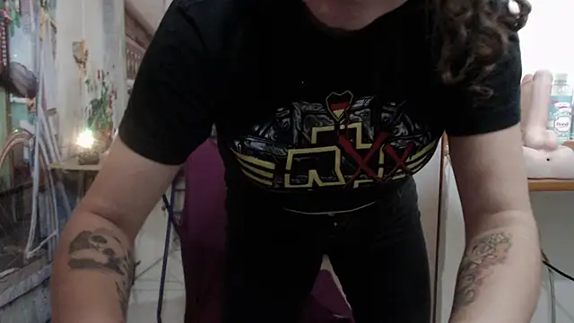 curly_greeneyed Chat XXX live