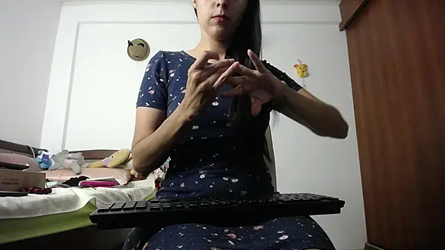 Moon_lunita live XXX chat