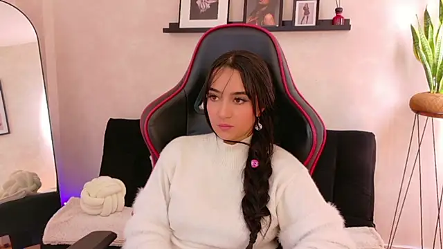 EmmyEvans1's Live XXX Chat