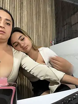 Antonella_Julieta Adlı Modelin Canlı XXX Sohbeti