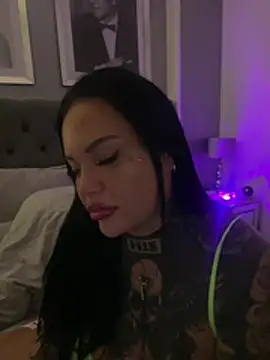 _MelinaCurves_'s Live XXX Chat