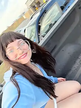 urpuppymoon Live XXX Chat