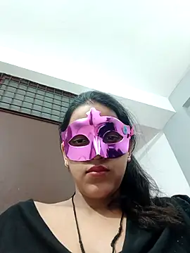 Shivani_hotty Adlı Modelin Canlı XXX Sohbeti