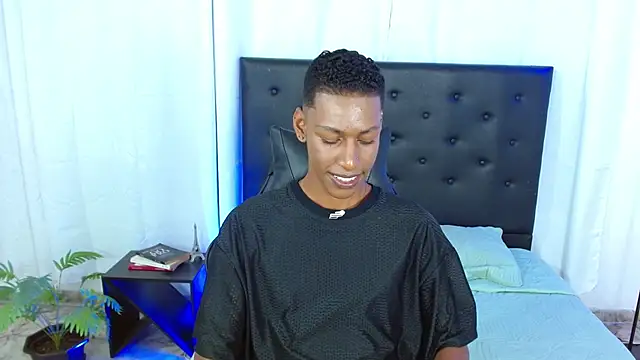 Chat +18 de maiki18_ ao vivo