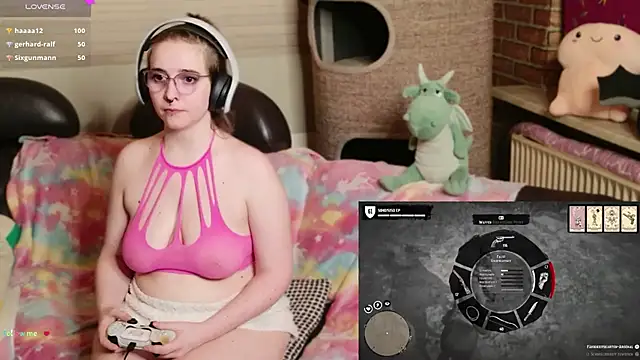 GamerGirl_Eve Show in webcam