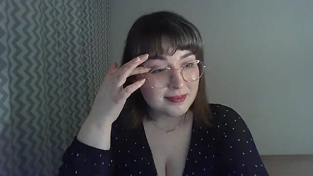 Show modela ClaraHard na web-kameri