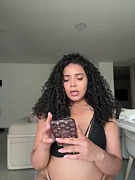 Curlyierr's Live XXX Chat