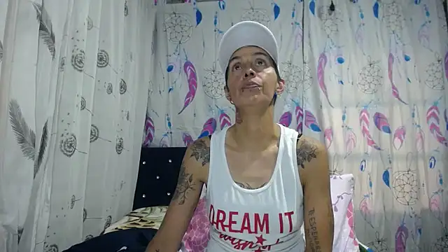 anyu1306 Adlı Modelin Canlı XXX Sohbeti