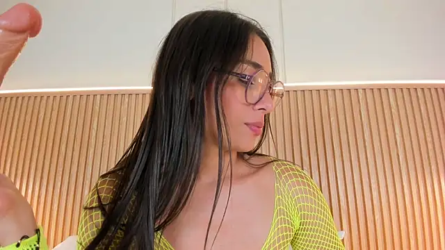 NahimiThompsonのライブXXXチャット