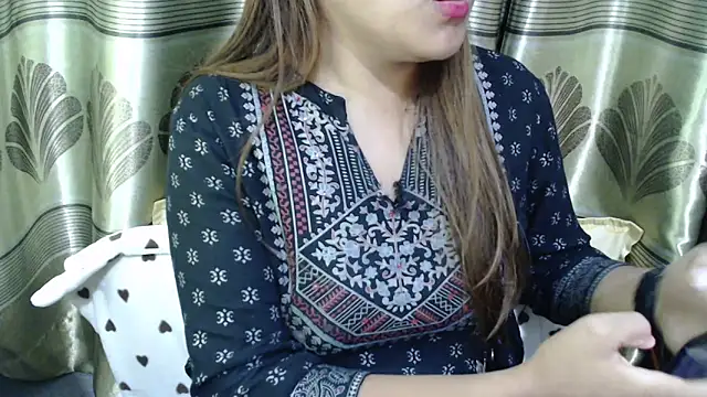 queen_angelina Chat XXX live