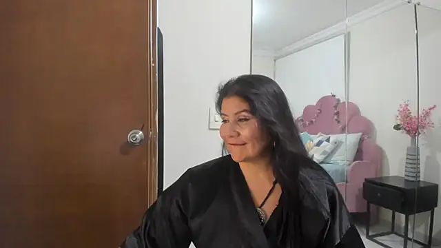 แชท XXX สดของ kiraGeiner