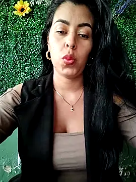 Luianna Chat XXX live