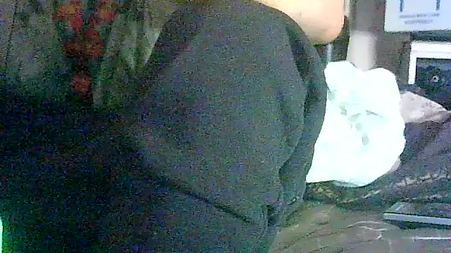 GUAPAN3S3_FIR3 élő XXX-chatje