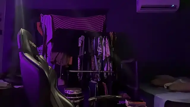 Chat +18 de falacomigobbzin ao vivo