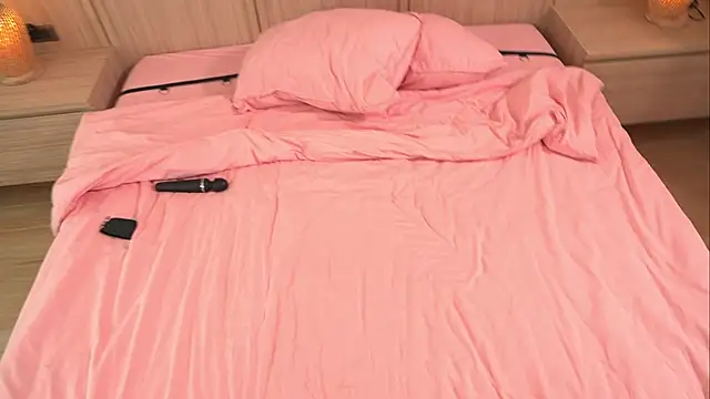 Chatroom XXX en direct de LIttle_Rina_