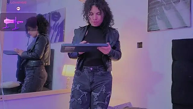 Zoe-yanin Adlı Modelin Canlı XXX Sohbeti