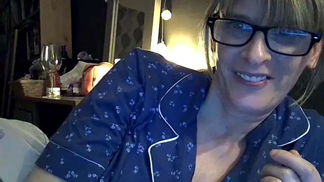 hannyj80 – Naživo XXX chat