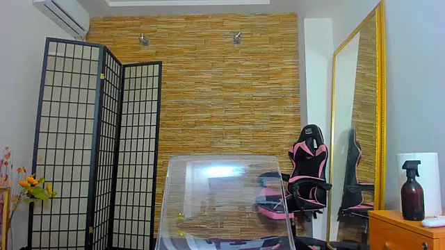 MiaNoirr Live XXX-Chat