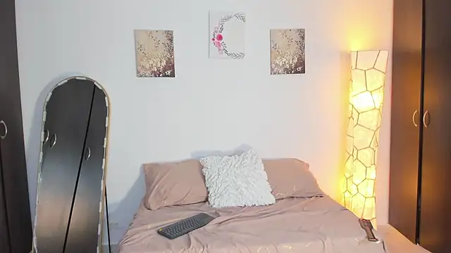 SarahCinnamon- – Naživo XXX chat