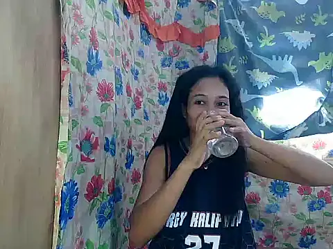 PinaySkinnyGirl Adlı Modelin Canlı XXX Sohbeti